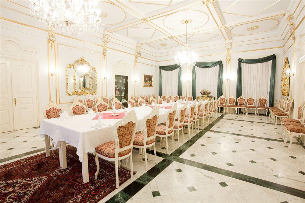 סופרון Pannonia Hotel מראה חיצוני תמונה
