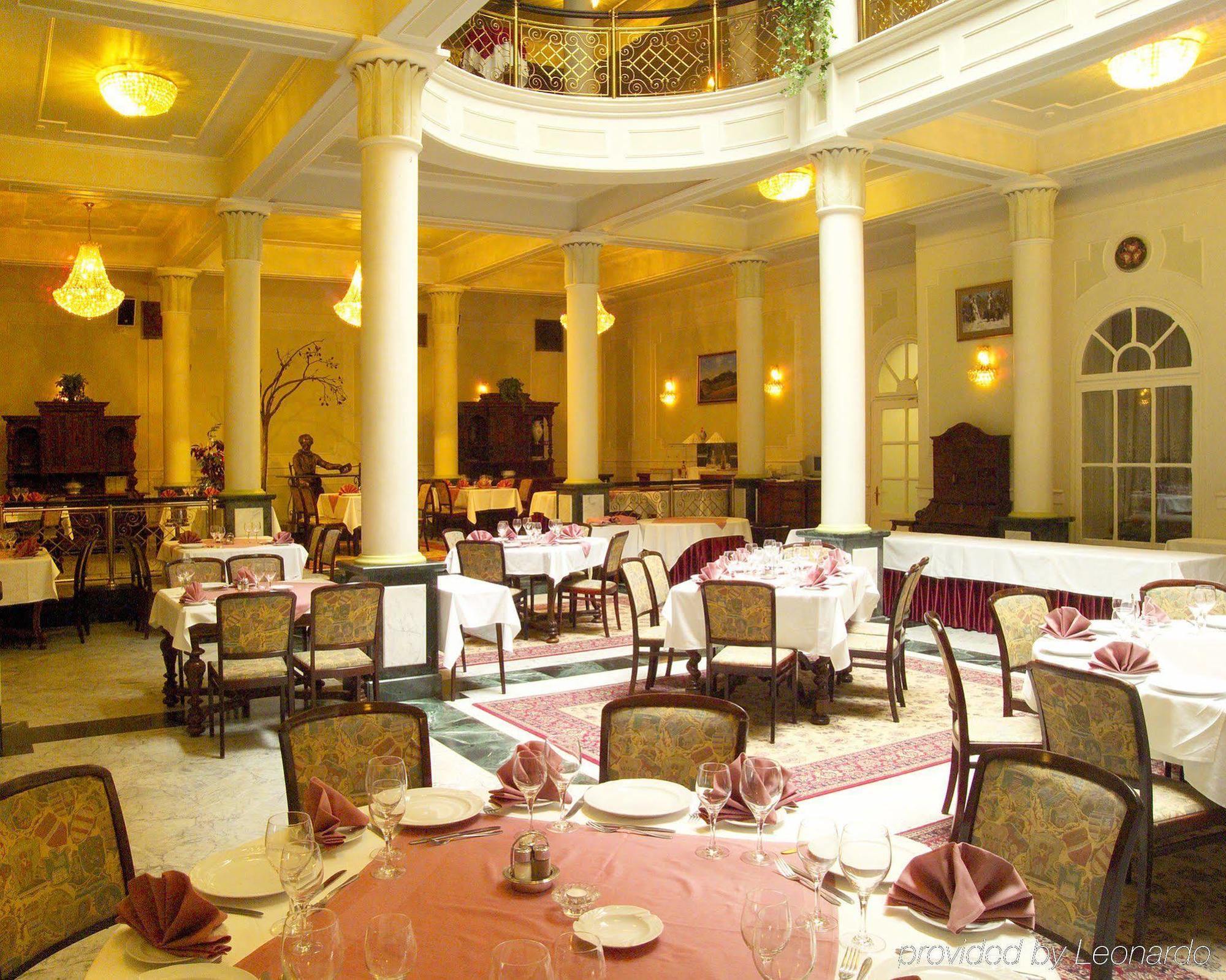 סופרון Pannonia Hotel מסעדה תמונה