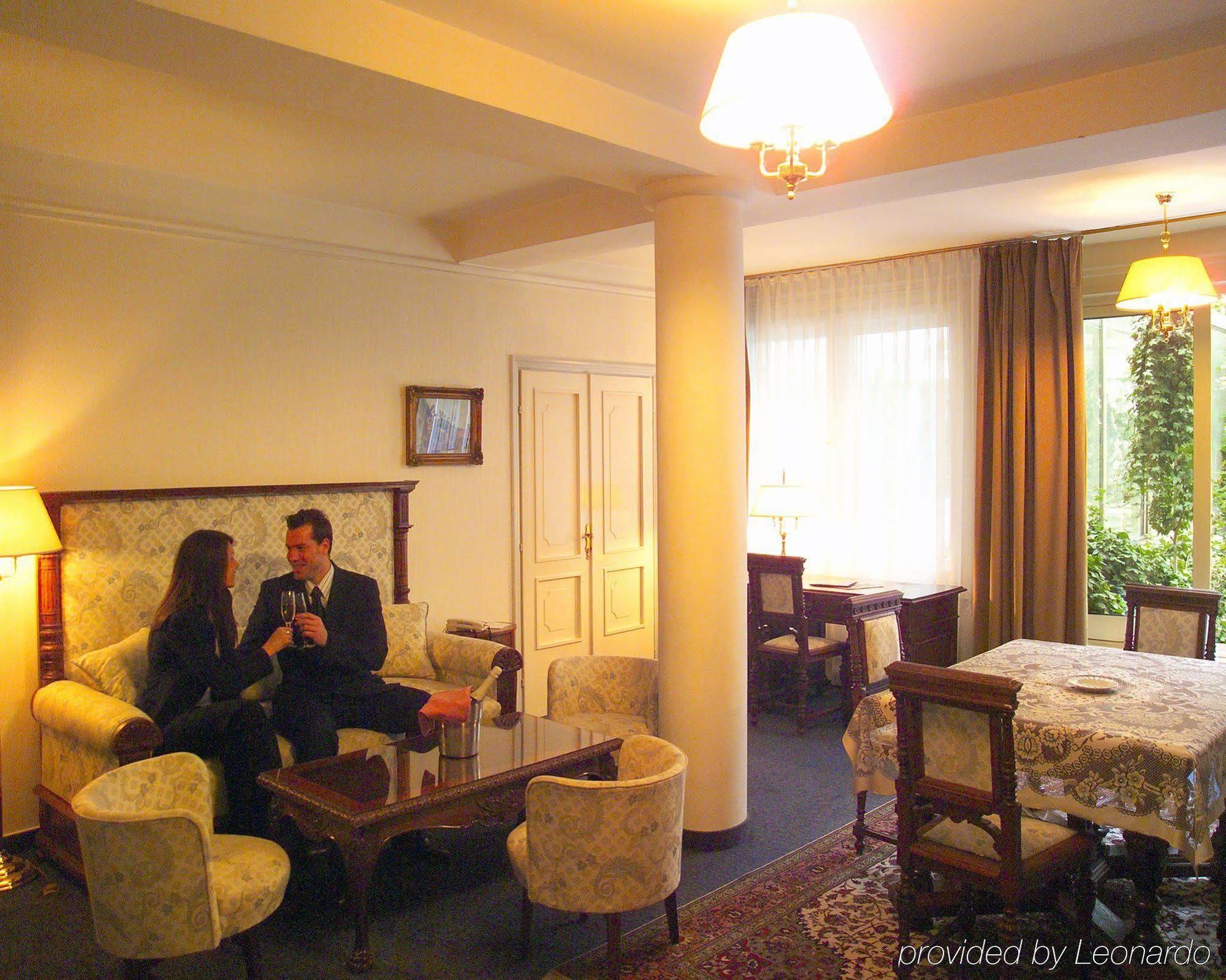 סופרון Pannonia Hotel חדר תמונה
